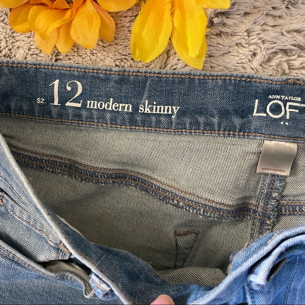 LOFT Modern Skinny Jean Size 12 Light Wash Denim - Picture 4 of 5